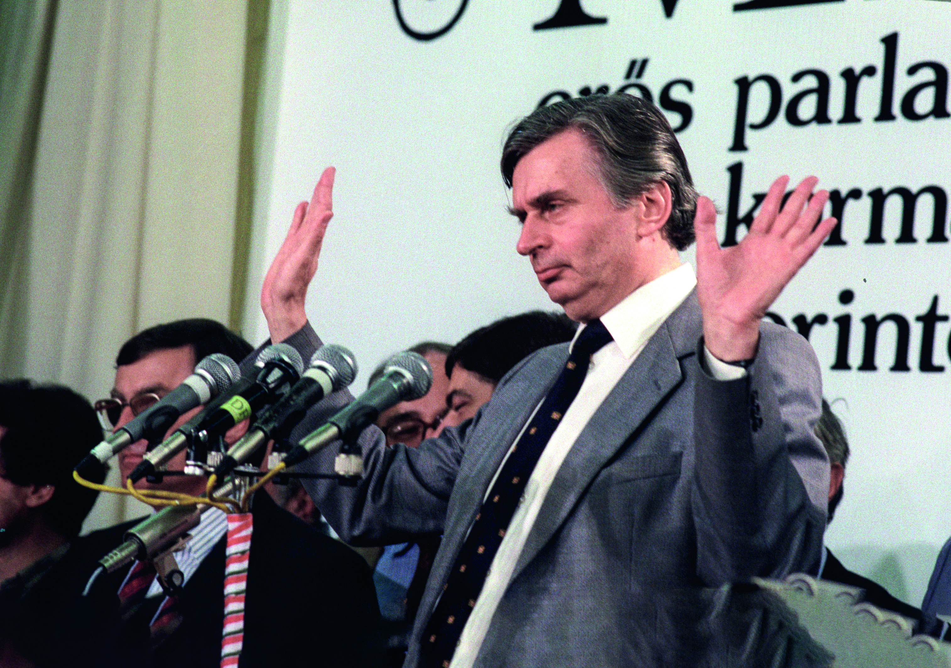 Sajtótájékoztató 1990. április 8-án a választási győzelem után